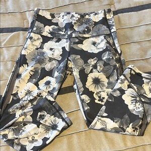 Old Navy Floral Print Leggings - Gray and White, Size M